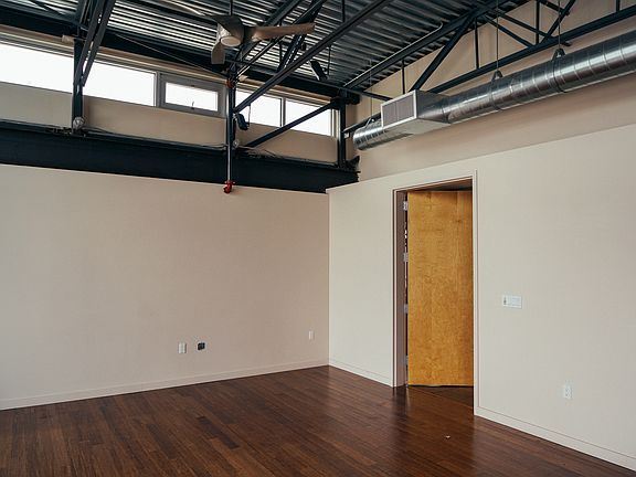 Entry to livingroom
