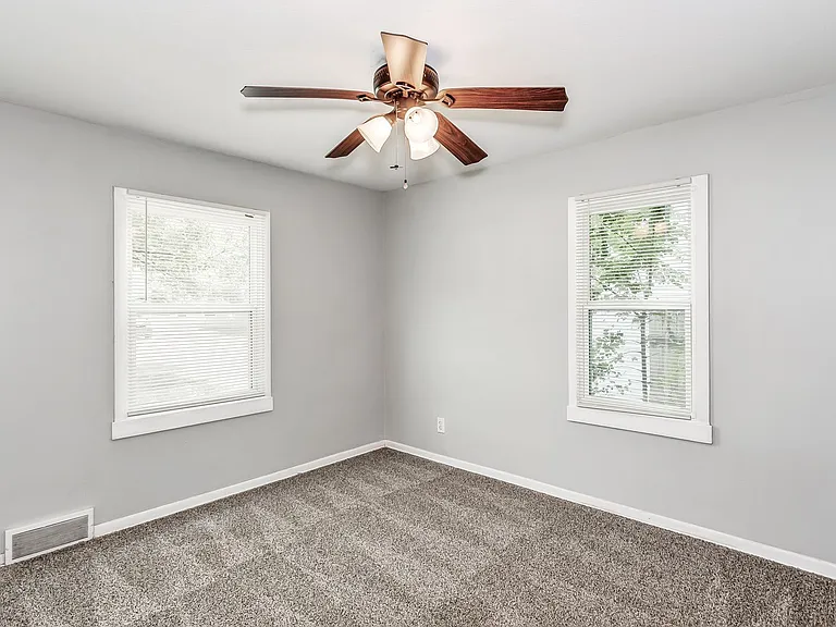 1133 E Crowley St — Photo 7