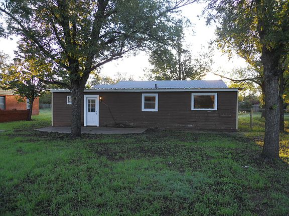 3rd image of 1105 N Avenue I