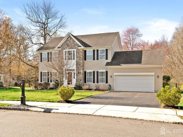 17 Dogwood Ln, Hamilton, NJ 08690