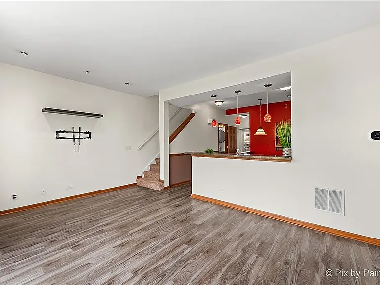 2260 Flagstone Ln — Photo 2