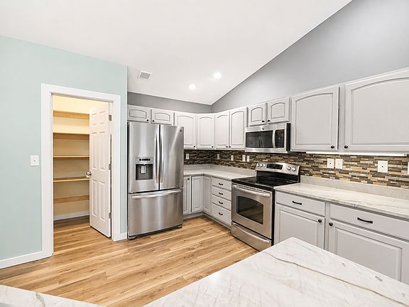 2nd image of 740 Arrowhead Blvd