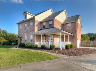 409 Arrowhead Dr, Hurricane, WV 25526