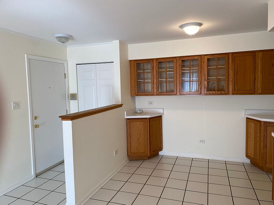 1st image of 1503 N Windsor Dr APT 304