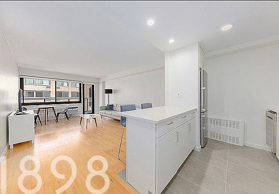 3rd image of 135 W 96th St APT 12B