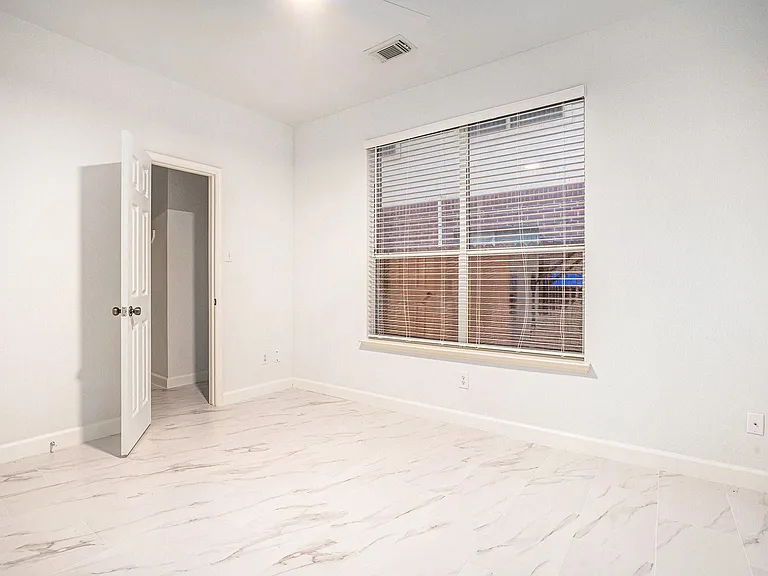 3811 Misty Falls Ln — Photo 18