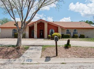 301 Meandering Way, Del Rio, TX 78840