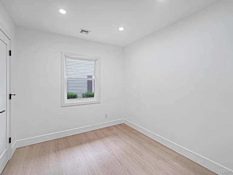 2386 New York Ave #1 — Photo 12