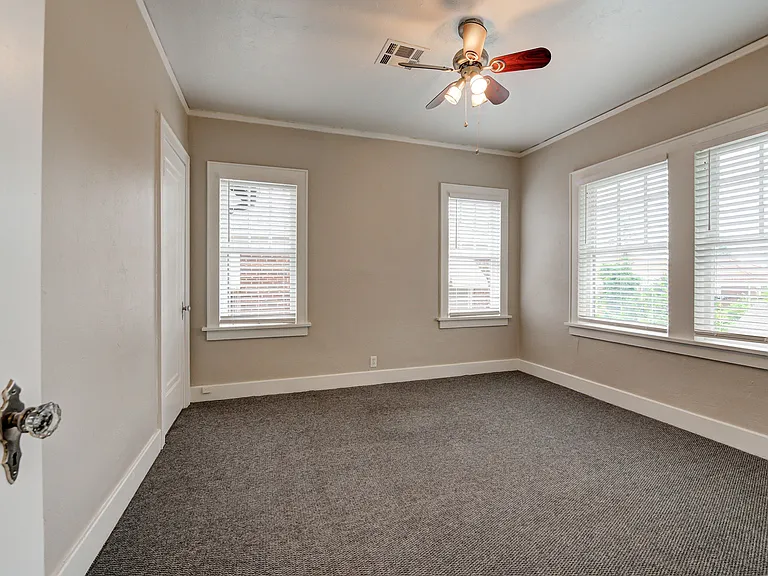 720 NE 17th St #1 — Photo 13