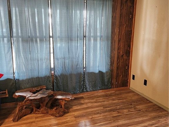 5th image of 23920 202nd St