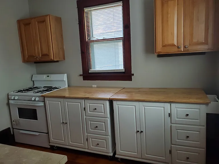 1113 Hickory St — Photo 6