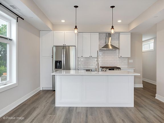 4th image of 4013 N Pulaski Rd #3