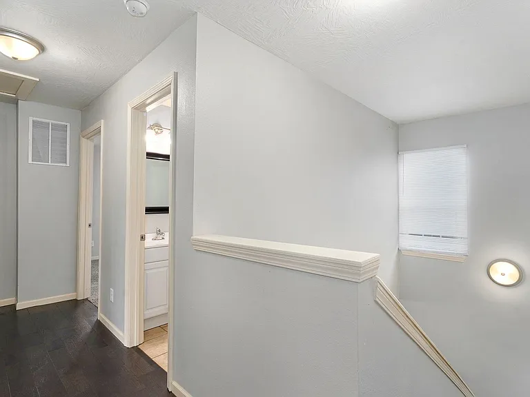 704 E Normal St — Photo 8