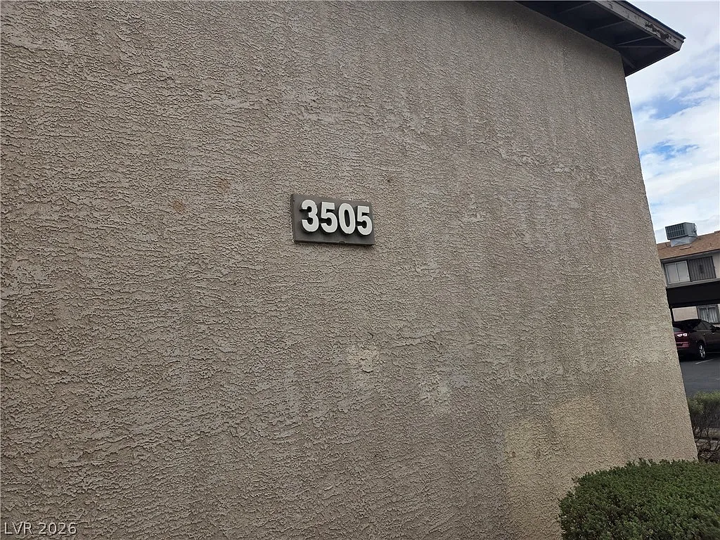 2 bed, 1.5 bath, 896 sqft, $1,200 — Photo 2