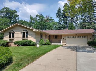 1527 E Windemere Cir NE, Fridley, MN 55421
