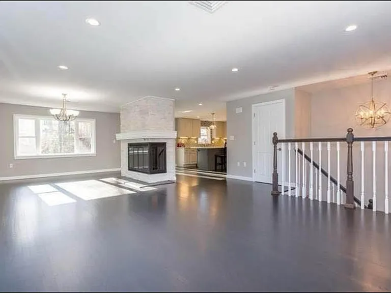 115 Grove St — Photo 4