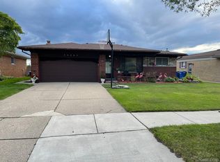 30303 Boewe Dr, Warren, MI 48092