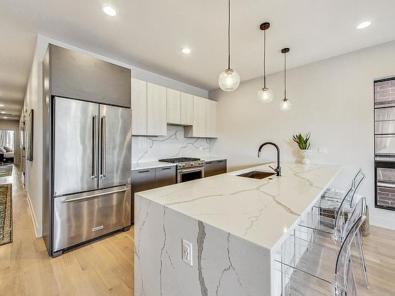 3rd image of 1232 N Bosworth Ave #202
