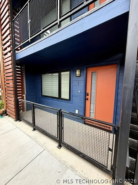2 bed, 1.0 bath, 800 sqft, $1,195 — Photo 2