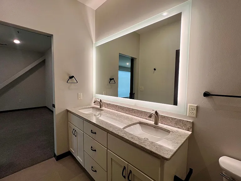 201 N Riverfront Dr — Photo 28