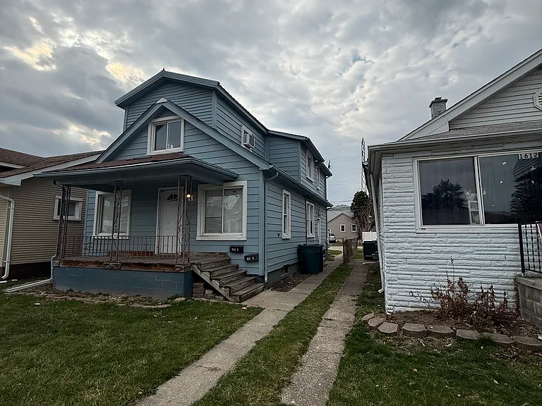 Chandler Ave — Photo 19