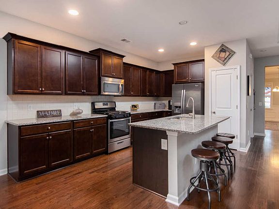 4th image of 354 Whispering Breeze Ln