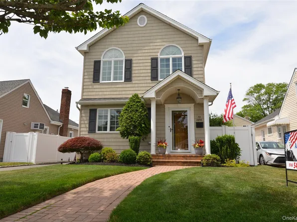 2698 Rosebud Avenue, Merrick, NY 11566