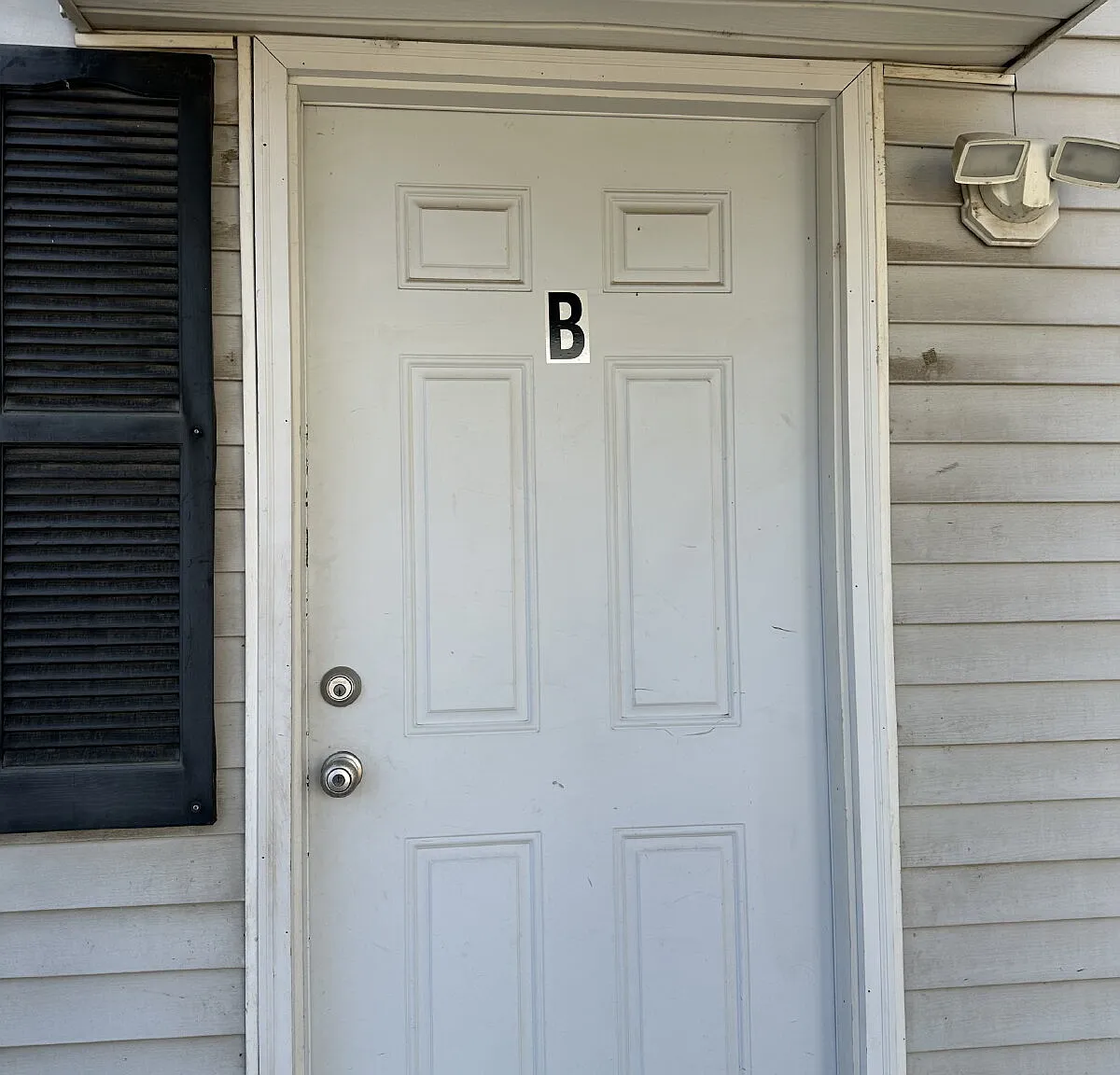 4 bed, 2.0 bath, 1300 sqft, $2,250 — Photo 1