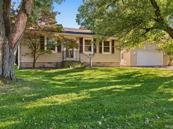 218 E North St, Chelsea, MI 48118