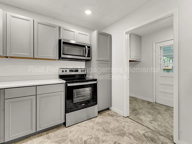 1610 E Nora St — Photo 8