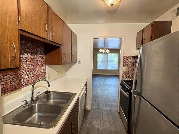 2nd image of 2890 Carriage Dr APT F