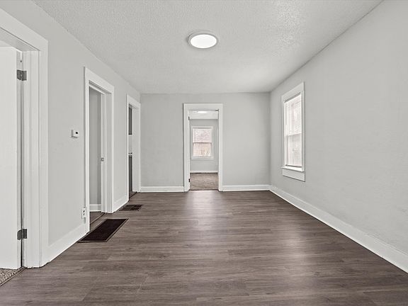 3rd image of 6915 Agnes Ave #1