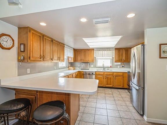 3rd image of 3020 Demaret Dr