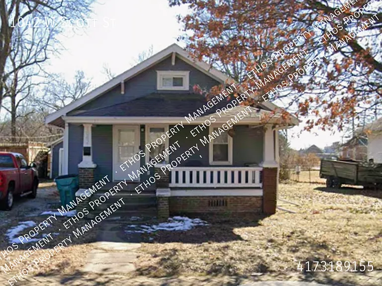 1042 W Scott St — Photo 1