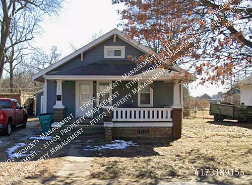 1042 W Scott St Photo 1