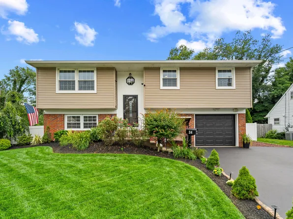 24 Sycamore Dr, Burlington, NJ 08016