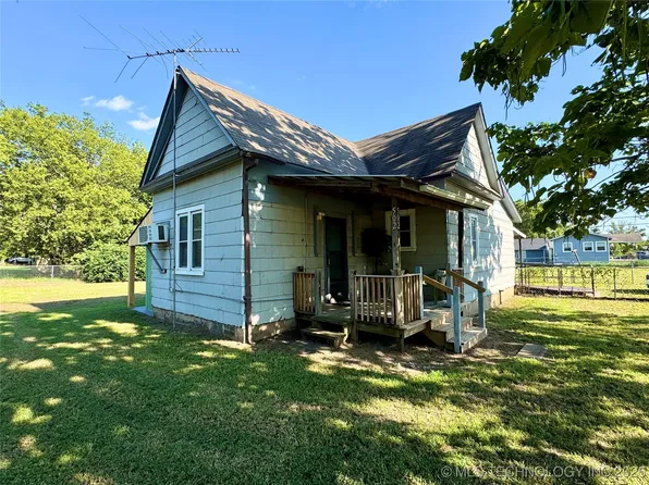 502 E 4th St, Stroud, OK 74079