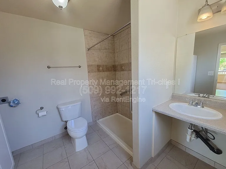 414 Douglass Ave — Photo 8