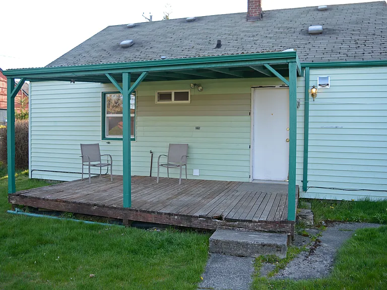631 N Hawthorne St — Photo 14