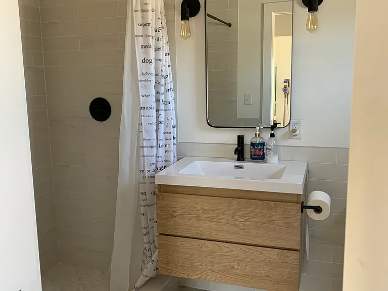 81 Northern Blvd — Photo 11