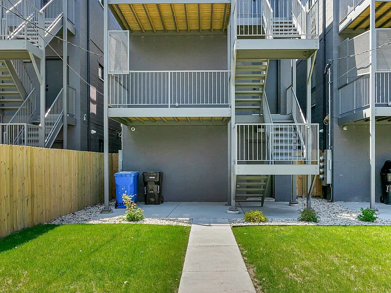 5201 S Wabash Ave #2 — Photo 24