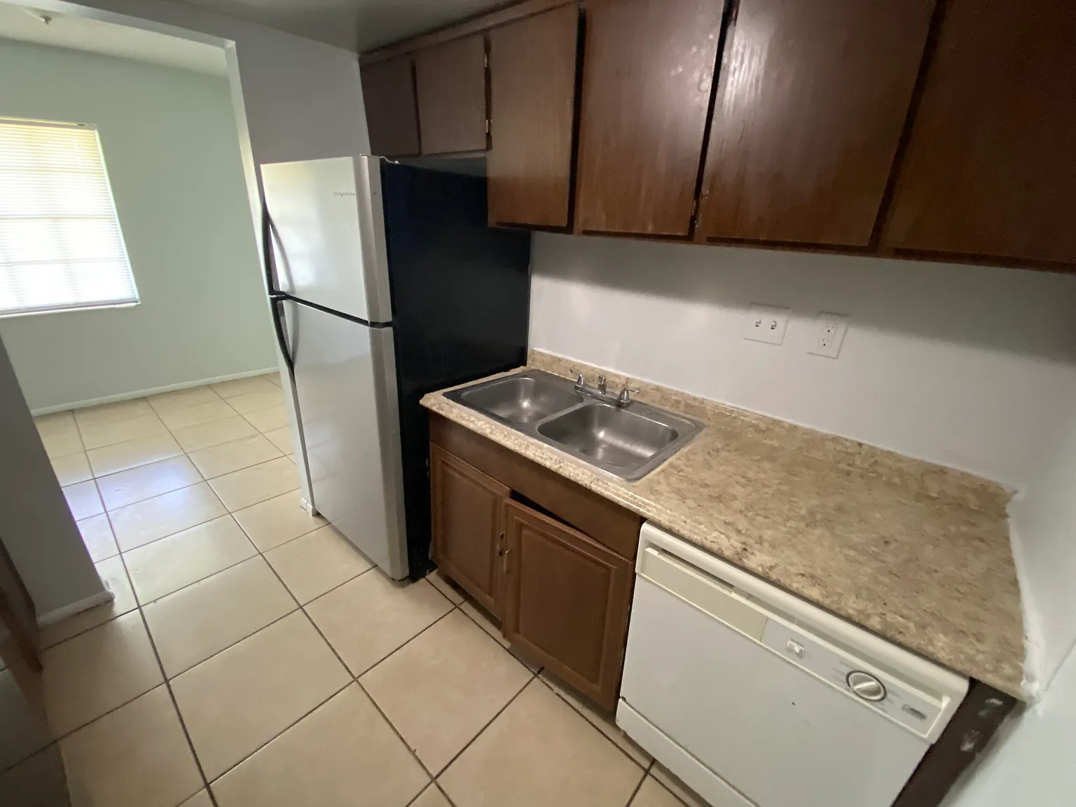 1 bed, 650 sqft, $1,000 — Photo 3