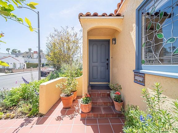 4th image of 39 Corona Ave
