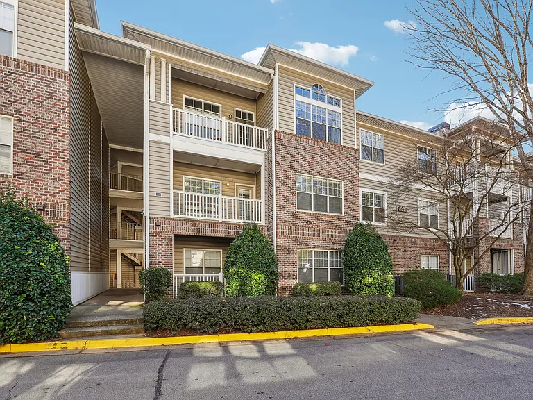 2700 Pine Tree Rd NE #1212 — Photo 1