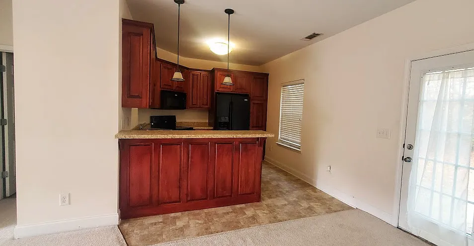 122 Crown Point Dr — Photo 3