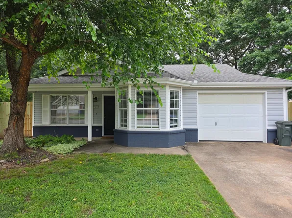1511 N Greenleaf Dr, Fayetteville, AR 72704