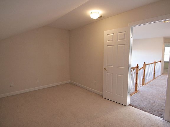 Flex/ Media w walk in closet