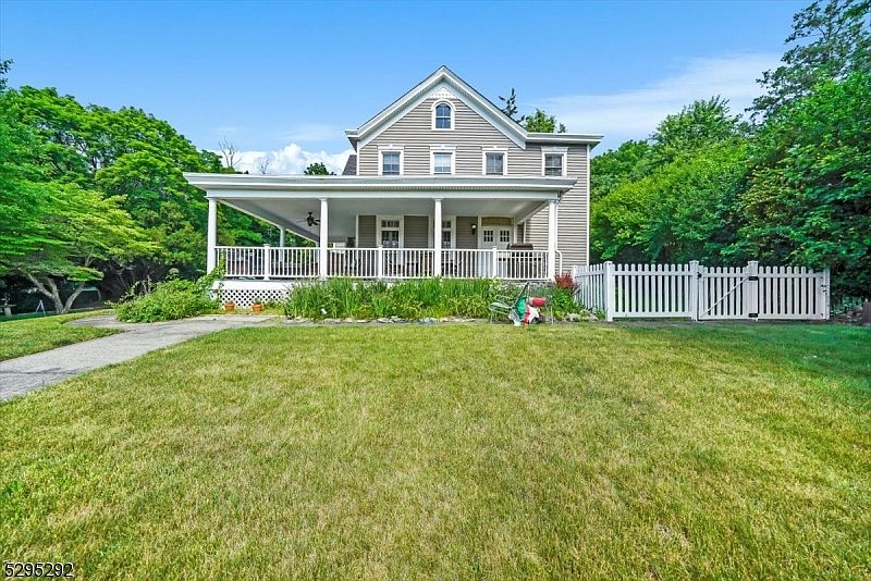 11 Vreeland Ave, Bloomingdale, NJ 07403 | Zillow