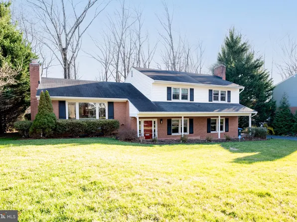 9205 Hamilton Dr, Fairfax, VA 22031