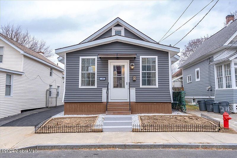 2nd image of 17 Yale Street